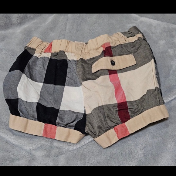 Burberry shorts - Picture 2 of 5